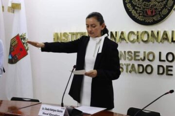 Claudia Rodríguez rinde protesta como titular del INE en Chiapas.