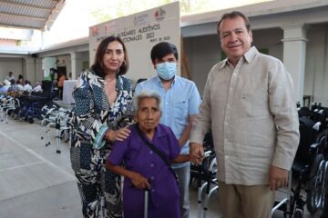 Mariano Rosales y Margarita Sarmiento entregaron ayudas funcionales y auditivas