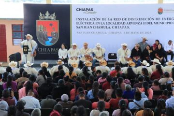 Rutilio Escandón inaugura red de energía eléctrica en la localidad Arvenza II de Chamula