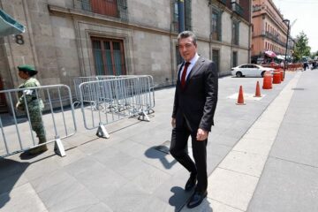Asiste Rutilio Escandón a reunión convocada por el presidente AMLO sobre reconstrucción de viviendas