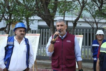 Realiza Angel Torres recorrido en Paso a Desnivel Torre Chiapas, en compañía de universitarios