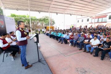 En Tzimol, Rutilio Escandón inaugura el Parque Central y anuncia la próxima construcción del mercado