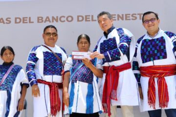 Rutilio Escandón encabeza entrega de tarjetas del Programa Producción para el Bienestar en San Juan Cancuc