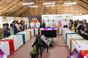 Rutilio Escandón reconoce a participantes del 13º Parlamento Juvenil “Rompiendo Paradigmas”