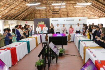 Rutilio Escandón reconoce a participantes del 13º Parlamento Juvenil “Rompiendo Paradigmas”