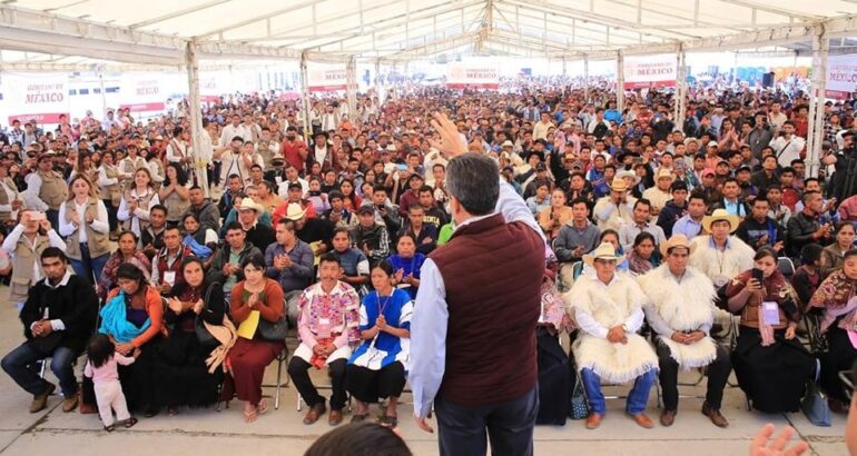 Rutilio Escandón encabeza entrega de tarjetas del Programa “La Escuela Es Nuestra”, en San Cristóbal