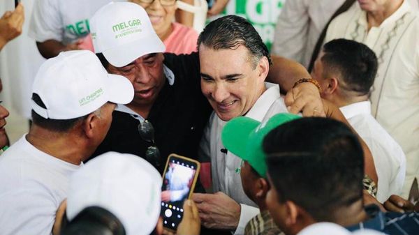 Melgar presenta informe y sus seguidores le gritan “gobernador, gobernador”