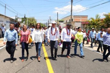 Rutilio Escandón inaugura calle principal de Revolución Mexicana, en Villa Corzo