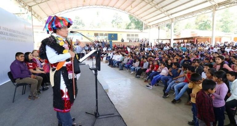 En Tenejapa, Rutilio Escandón inaugura espacios educativos en la Primaria Miguel Hidalgo y Costilla