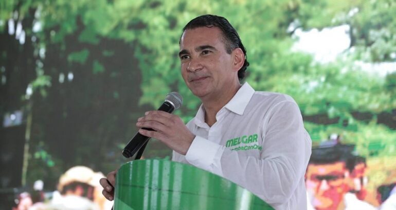 Melgar presenta informe y sus seguidores le gritan “gobernador, gobernador”