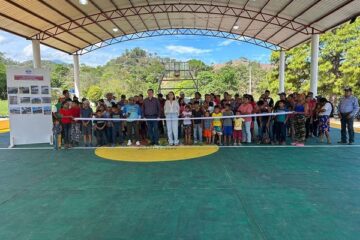 Mariano Rosales entrega cancha y domo en el ejido 30 de Noviembre