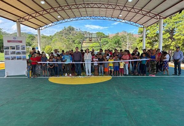 Mariano Rosales entrega cancha y domo en el ejido 30 de Noviembre