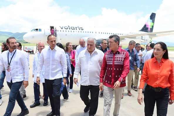 Inaugura Rutilio Escandón nueva ruta aérea de Volaris: Tuxtla Gutiérrez-León, Guanajuato