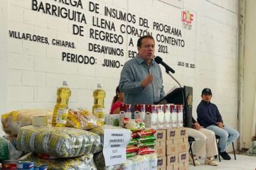 Mariano Rosales y Margarita Sarmiento entregan insumos alimentarios a escuelas