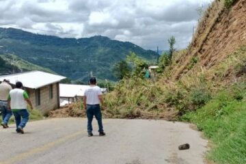 Gobierno de Chiapas atiende a población afectada durante Onda Tropical número 17