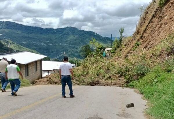 Gobierno de Chiapas atiende a población afectada durante Onda Tropical número 17