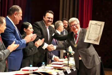 RECIBE PLÁCIDO MORALES RECONOCIMIENTO A SU TRAYECTORIA COMO JURISTA. OFRECE ESTE RECONOMIENTO AL PUEBLO DE CHIAPAS