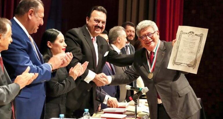 RECIBE PLÁCIDO MORALES RECONOCIMIENTO A SU TRAYECTORIA COMO JURISTA. OFRECE ESTE RECONOMIENTO AL PUEBLO DE CHIAPAS