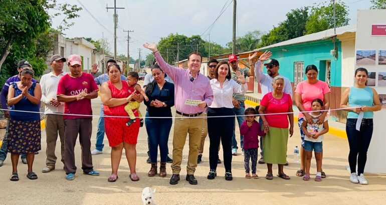 En Joaquín Miguel Gutiérrez Mariano Rosales entrega calle pavimentada