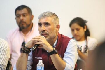 Se reúnen Angel Torres y representantes de colectivos en audiencia pública en las instalaciones del IEPC