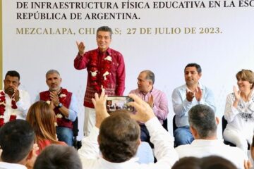 En Mezcalapa, Rutilio Escandón inauguró la reconstrucción de la Primaria República de Argentina