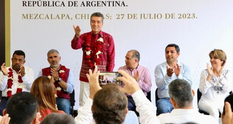 En Mezcalapa, Rutilio Escandón inauguró la reconstrucción de la Primaria República de Argentina