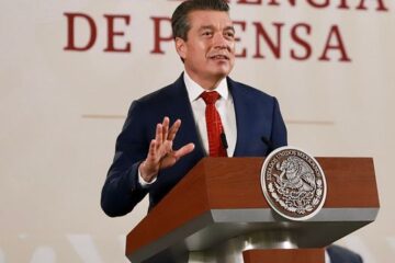 En conferencia matutina, Rutilio Escandón reconoce a AMLO por los grandes beneficios del Tren Maya