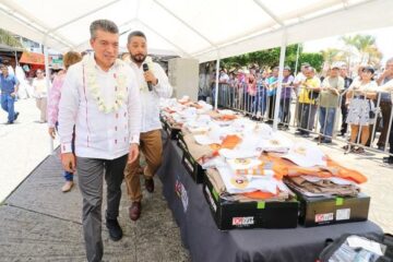 Rutilio Escandón entrega equipamiento y ambulancia para fortalecer acciones de protección civil en Tuxtla Chico