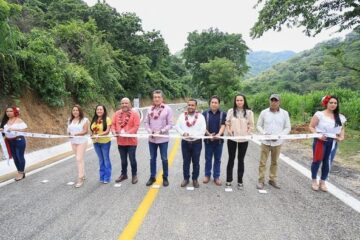Rutilio Escandón beneficia a habitantes de Cintalapa con construcción de camino