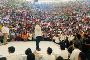 Adan Augusto logra una multitud en Tapachula, junto a denuncias de pago por asistencia.