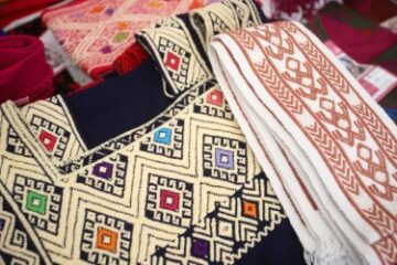 Marcas de ropa se apropian de diseños textiles de Chiapas, Oaxaca e Hidalgo