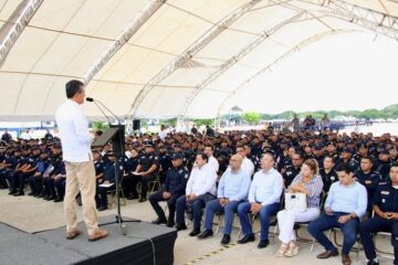 Entrega Rutilio Escandón vehículos, equipamiento, uniformes e incentivos a elementos de la SSyPC