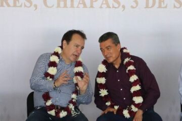 Rutilio Escandón y Mariano Rosales entregan apoyo a ganaderos