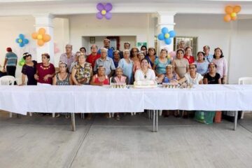 Margarita Sarmiento Festeja a los Abuelitos de Casa de Dia