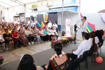 Entrega Rutilio Escandón microcréditos “Semilla de Autonomía” a mujeres de Berriozábal