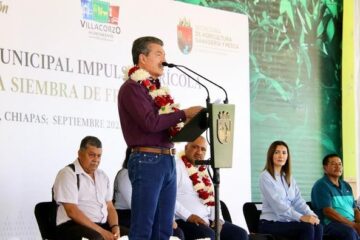 Encabeza Rutilio Escandón entrega de insumos agrícolas para la siembra de frijol en Villa Corzo
