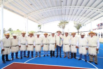 Inaugura Rutilio Escandón Unidad Deportiva del municipio de Chanal