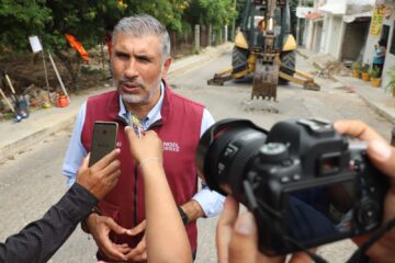 Pavimentaremos más calles en colonias de Tuxtla: Ángel Torres