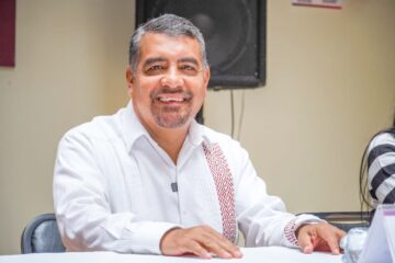 Firma Javier Jiménez convenio de colaboración con universidad