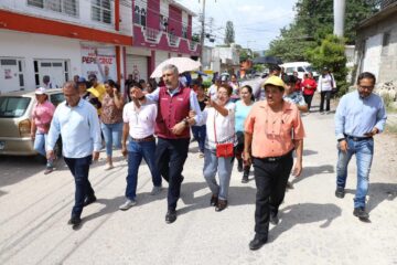 Anuncia Angel Torres más pavimentación de calles en Tuxtla; ahora en Natalia Venegas