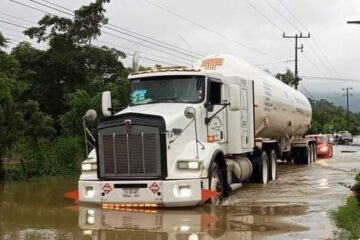 Mantiene SSyPC dispositivos de seguridad vial en tramos carreteros por lluvias en Chiapas