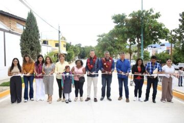 En Tuxtla Gutiérrez, Rutilio Escandón beneficia a la colonia Vida Mejor con pavimentación de circuitos viales