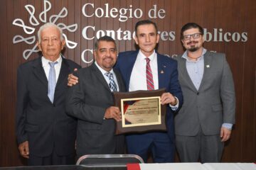 Reconocen a Javier Jiménez por contribuir a la contaduría pública de Chiapas