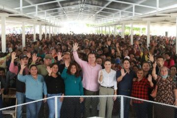 Mariano Rosales inicia entrega aves de traspatio