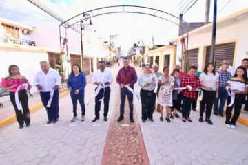 Rutilio Escandón inaugura pavimentación de calle, en beneficio de Barrios Norte y Centro de Ocosingo
