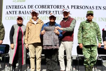 Dona gobierno del Estado más de 70 mil cobertores