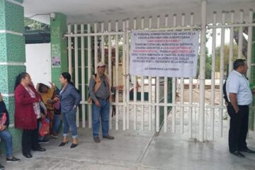 Cierran escuelas en Suchiapa debido a falta de pago de sueldos