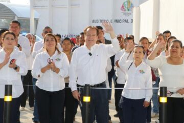 Mariano Rosales inaugura andador en zona escolar