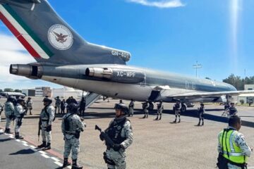 Fuerzas federales y estatales trasladan 70 personas privadas de la libertad a diversos centros penitenciarios del país