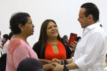 Emilio Salazar impulsará iniciativas que beneficien a las madres tuxtlecas y chiapanecas